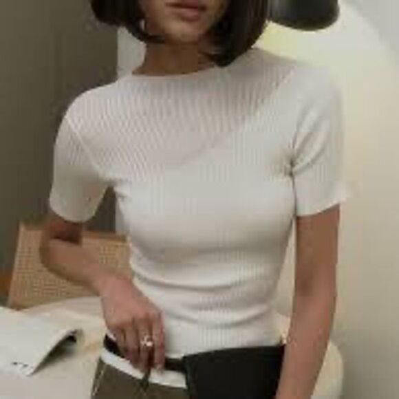 ‼️⛔️SOLD⛔️‼️ White Ribbed Crop Top Short Sleeve Fitted Summer Casual Wear - Picture 2 of 3